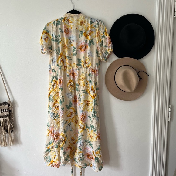 Old Navy Floral Wrap Dress - Picture 2 of 4